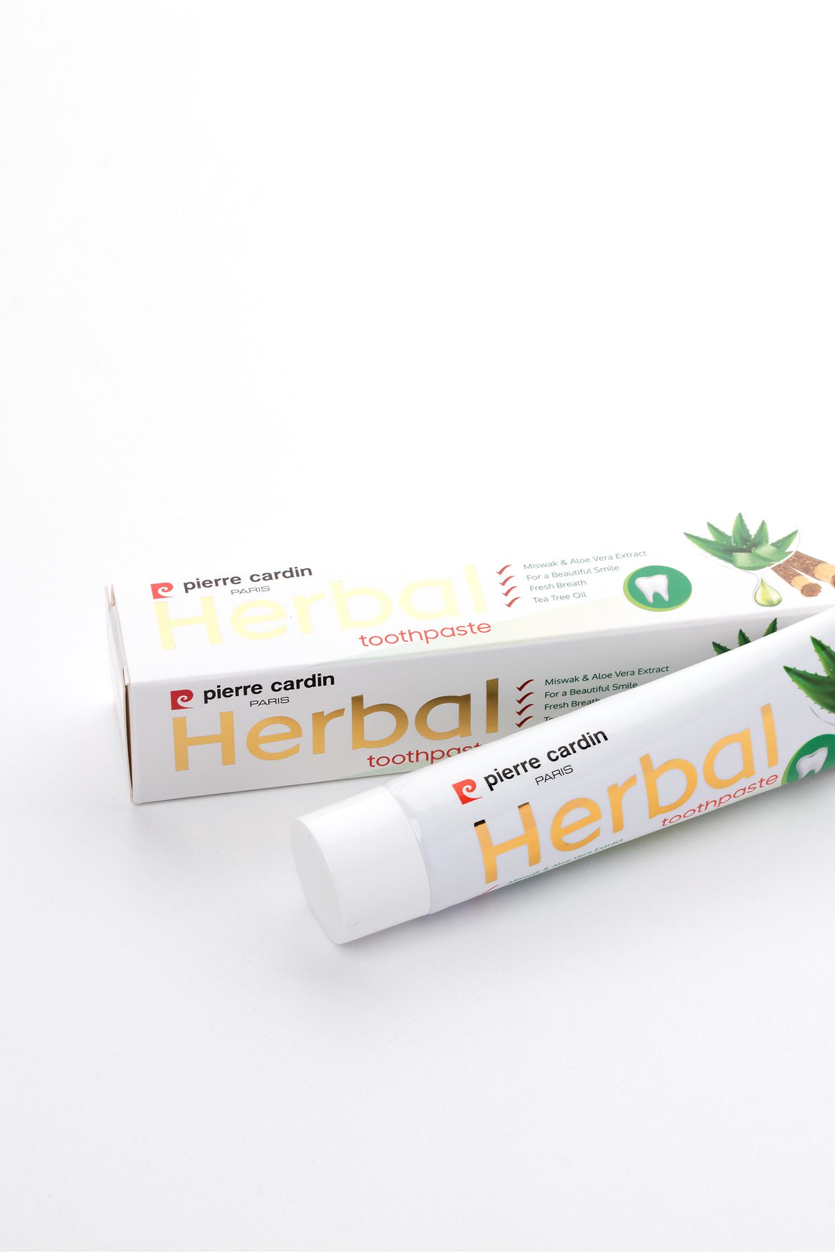 Pierre Cardin Herbal Toothpaste with Aloe Vera , Miswak -Arak  and Tea Tree  Паста за заби со Алое Вера,Мисвак-арак и чајно дрво